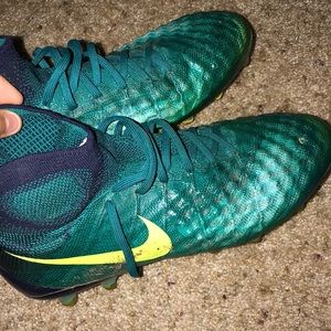 Nike magista